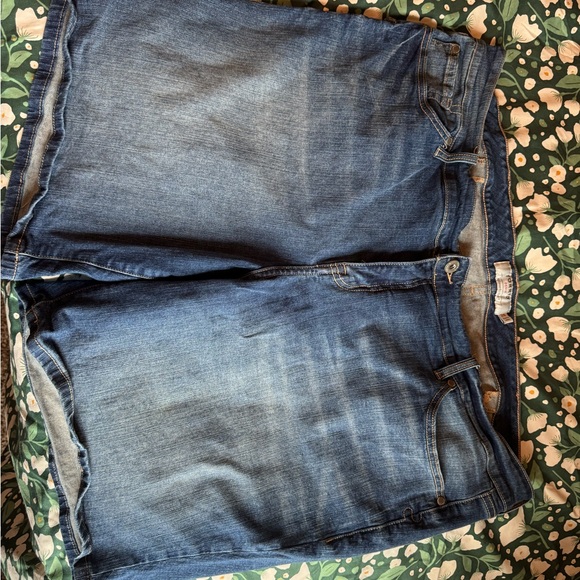 Like-New Torrid Jean Shorts Size 24 - Picture 3 of 3